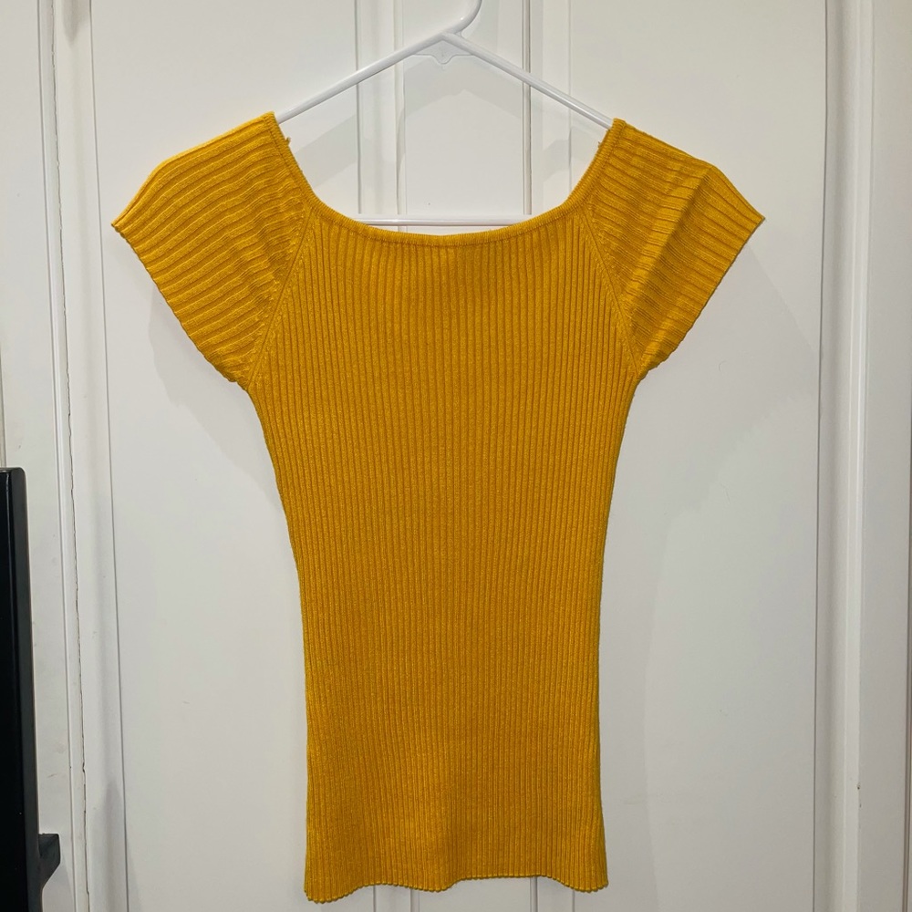Yellow (off the shoulder) shirt !